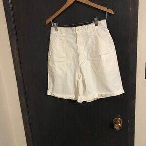 Liz Claiborne Ladies White Shorts $5.00 AS AN ADD ON